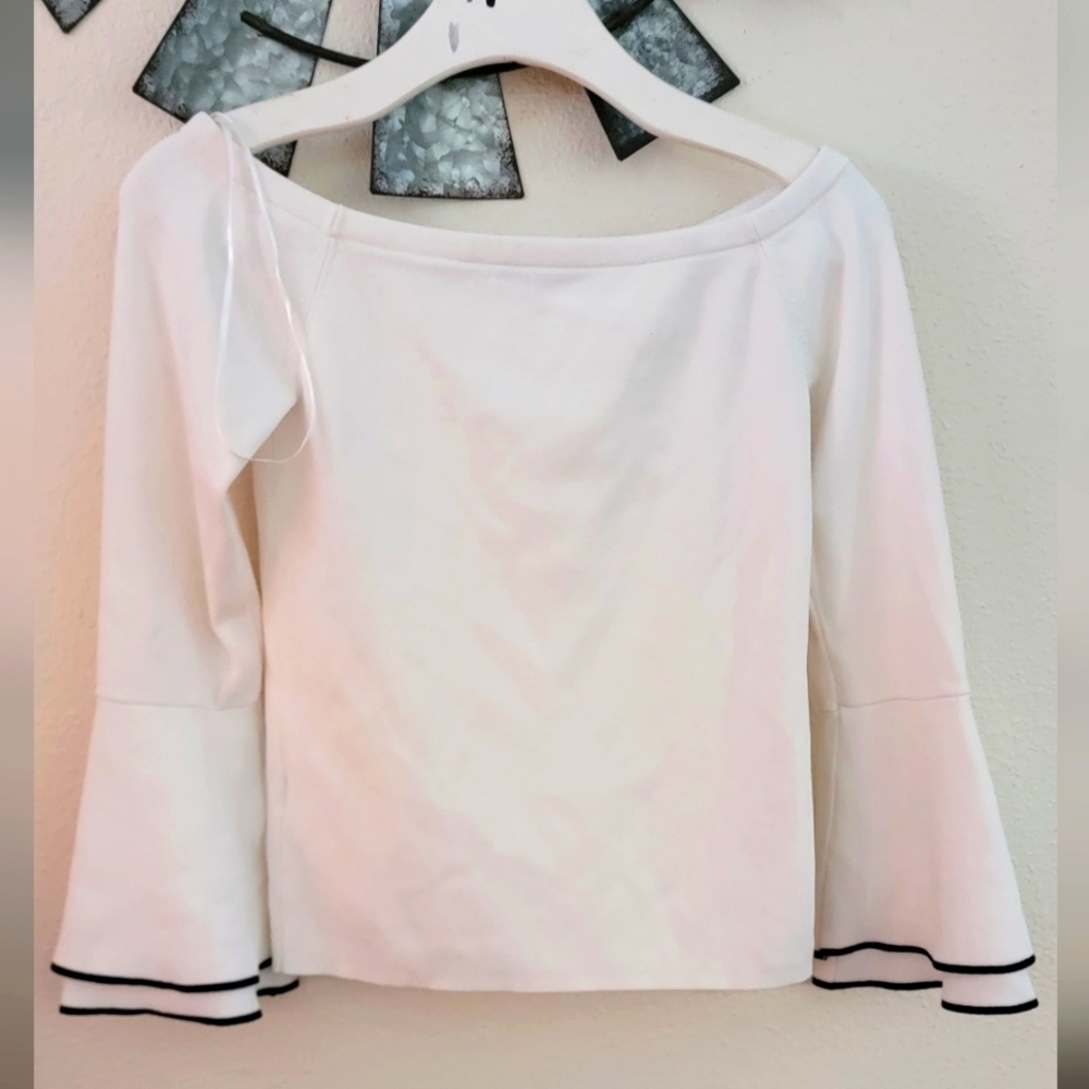 Antonio Melani Ivory Navy American Beauty bell sleeve top size small.